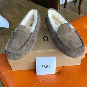 NIB Ugg Ansley slippers - size 9